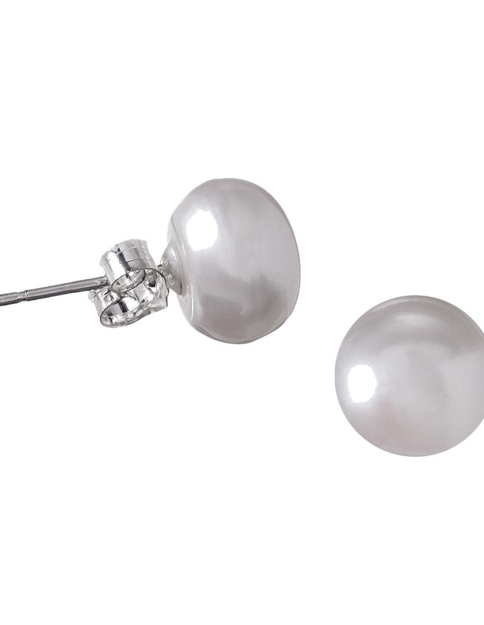 Aretes con acabado brillante perla