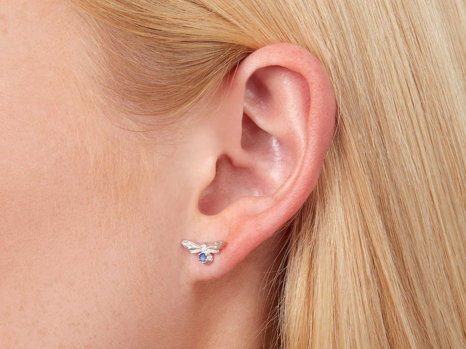 Aretes de abeja de plata con acabado pavé cristal 2