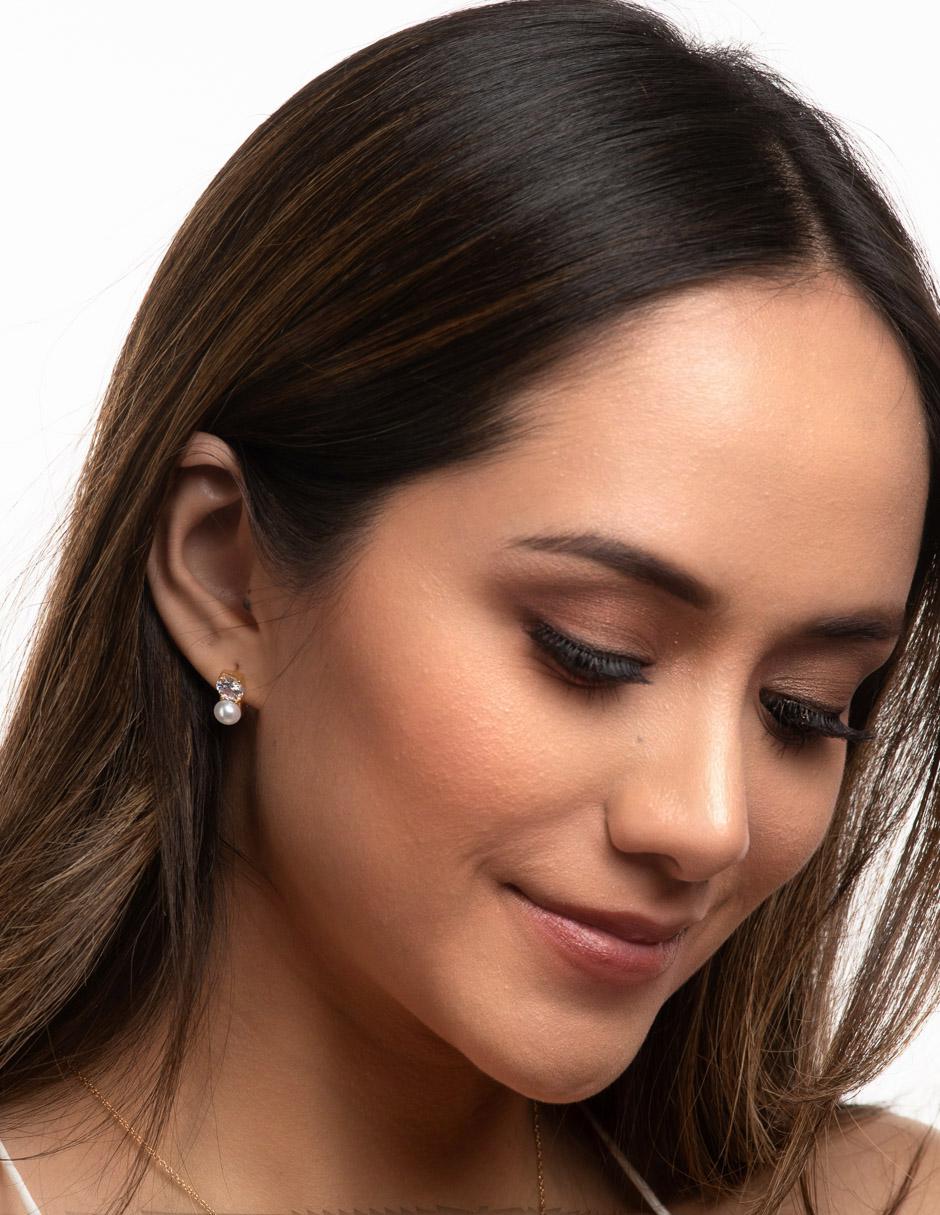Broqueles 18 K con acabado brillante zirconia 4