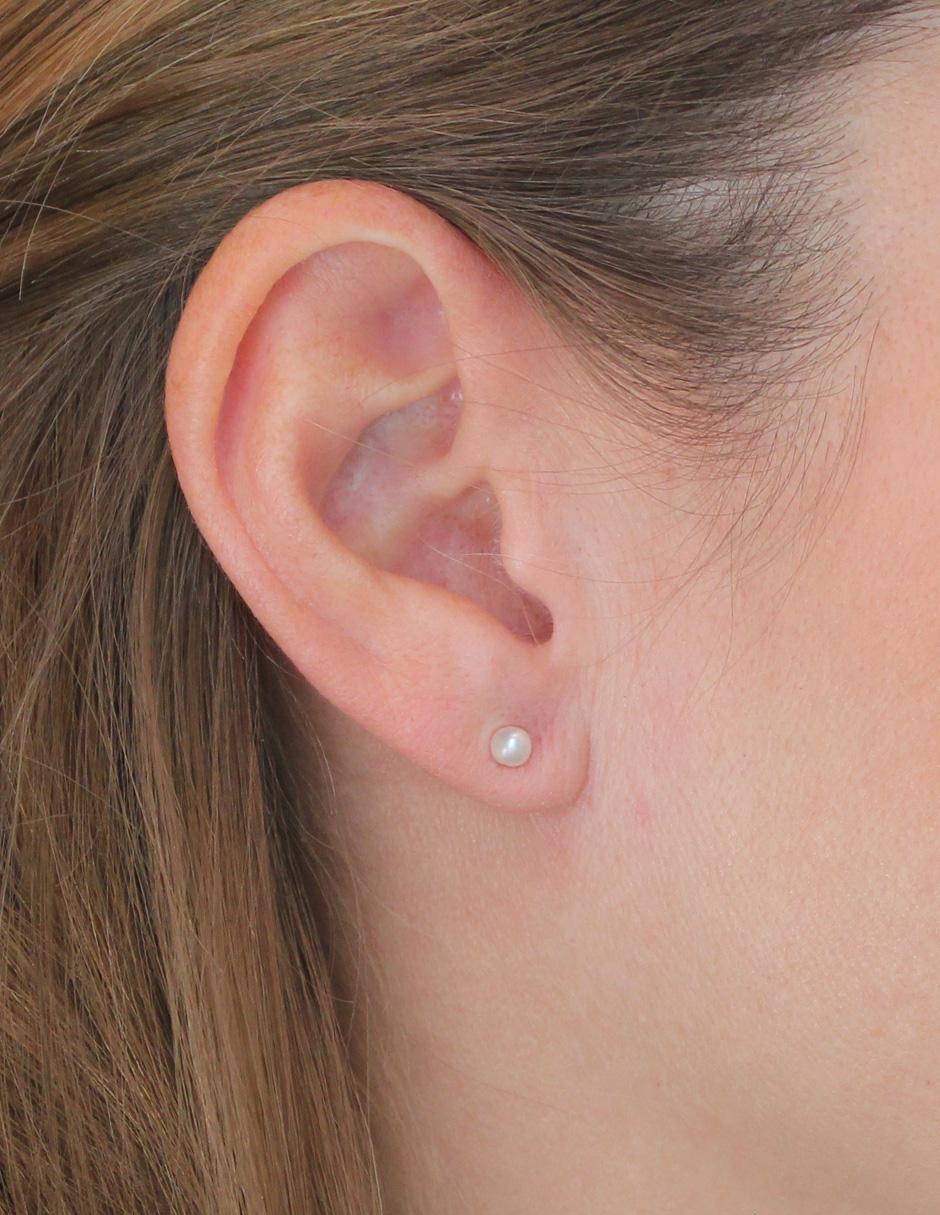 Aretes de oro 10 K con acabado brillante perla 2