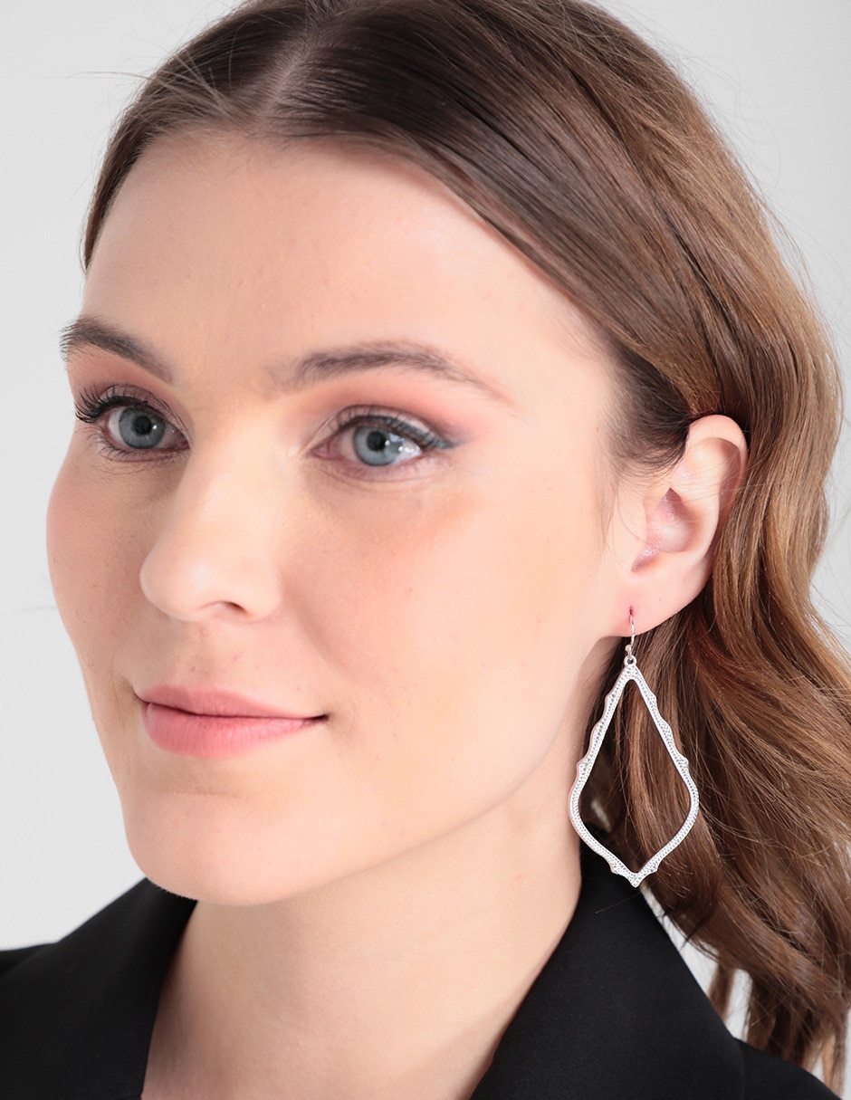 Aretes Kendra Scott con acabado brillante