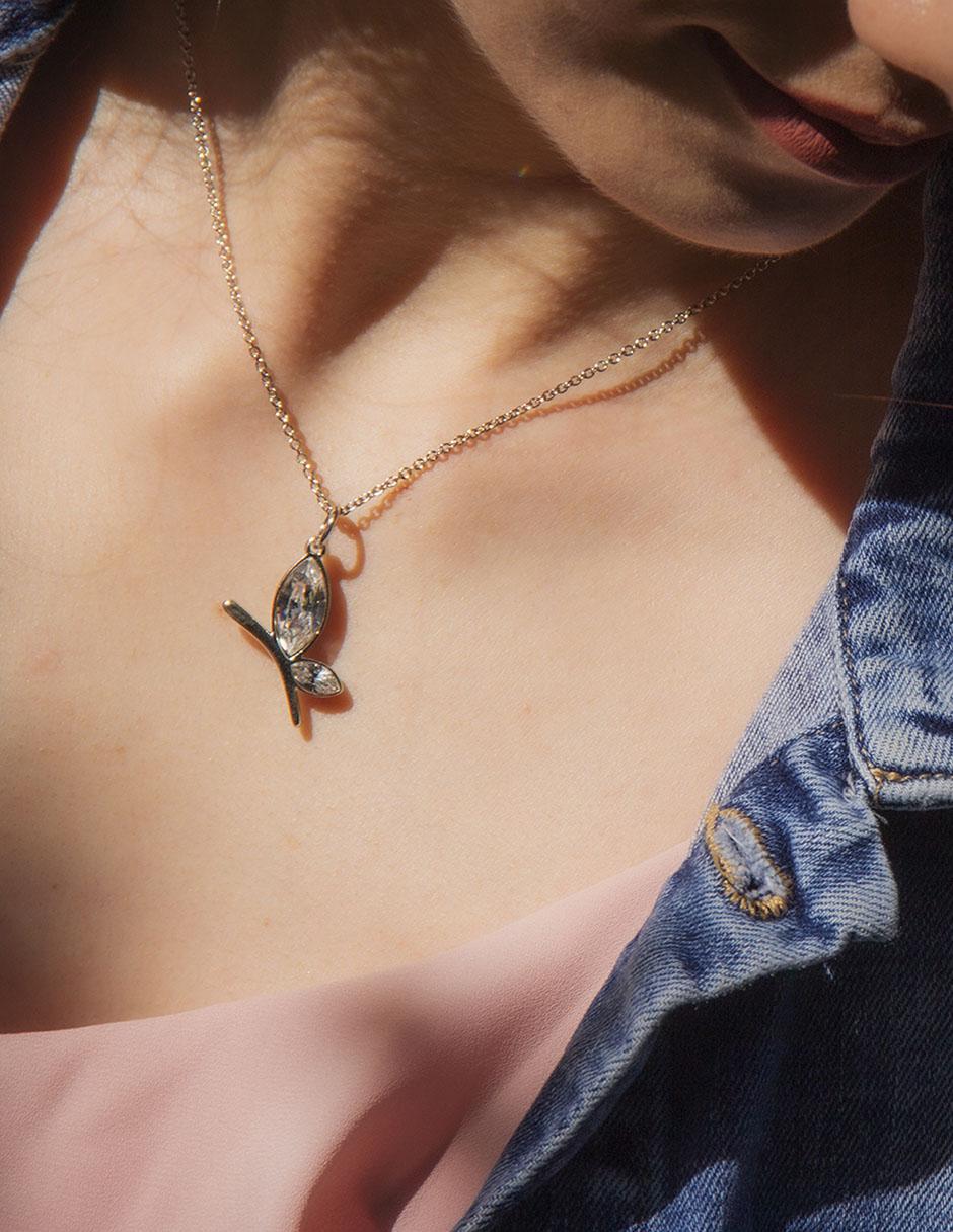 Collar con dije de mariposa cristal 8