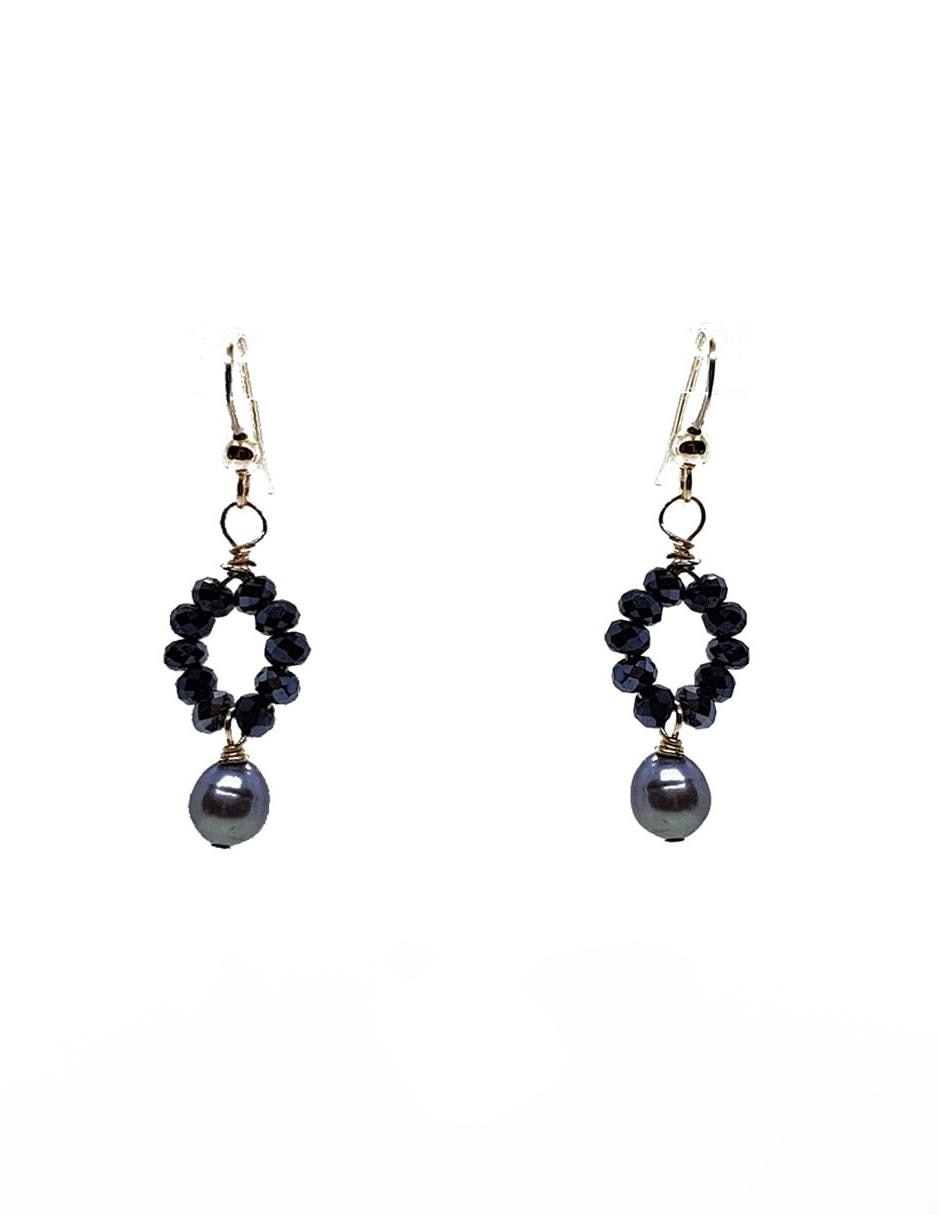 Aretes circulares de oro laminado con acabado brillante perla