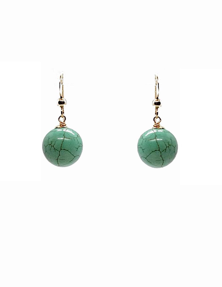 Aretes de esfera de oro laminado con acabado brillante howlita