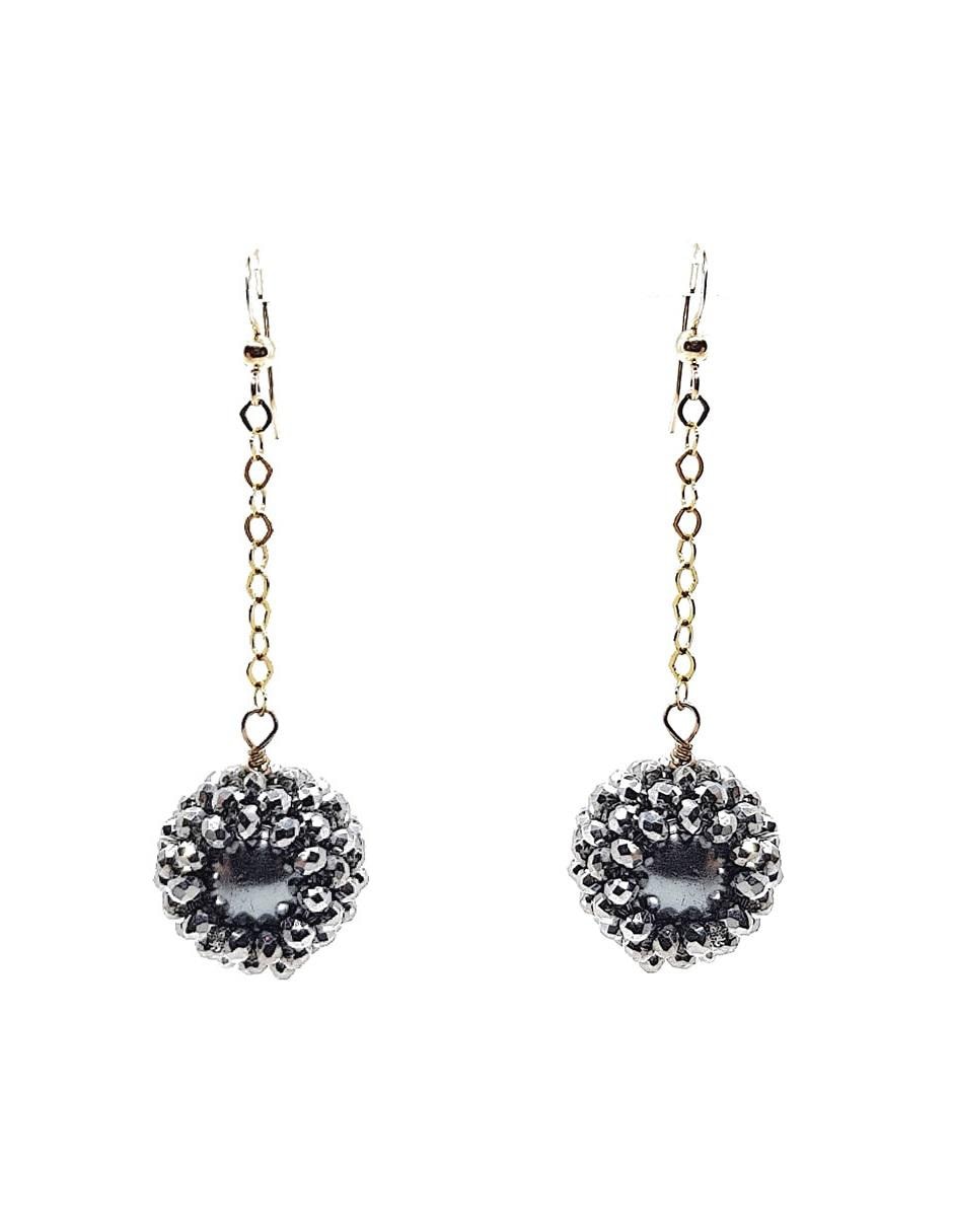 Aretes de oro laminado con acabado brillante perla