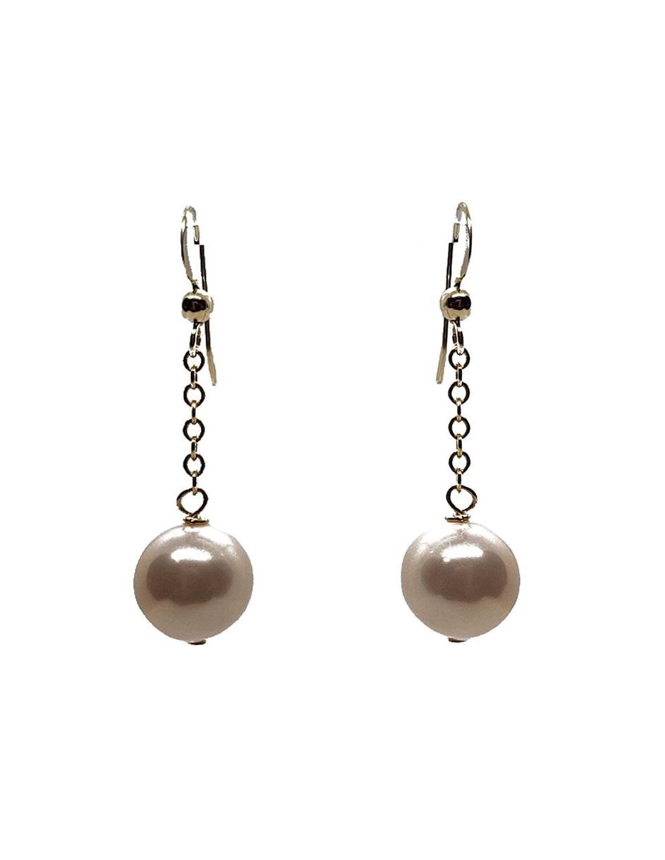 Aretes de oro laminado con acabado brillante perla
