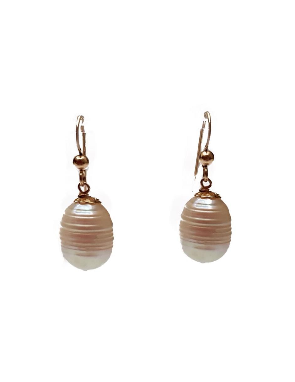 Aretes de oro laminado con acabado brillante perla Aretes de oro laminado con acabado brillante perla