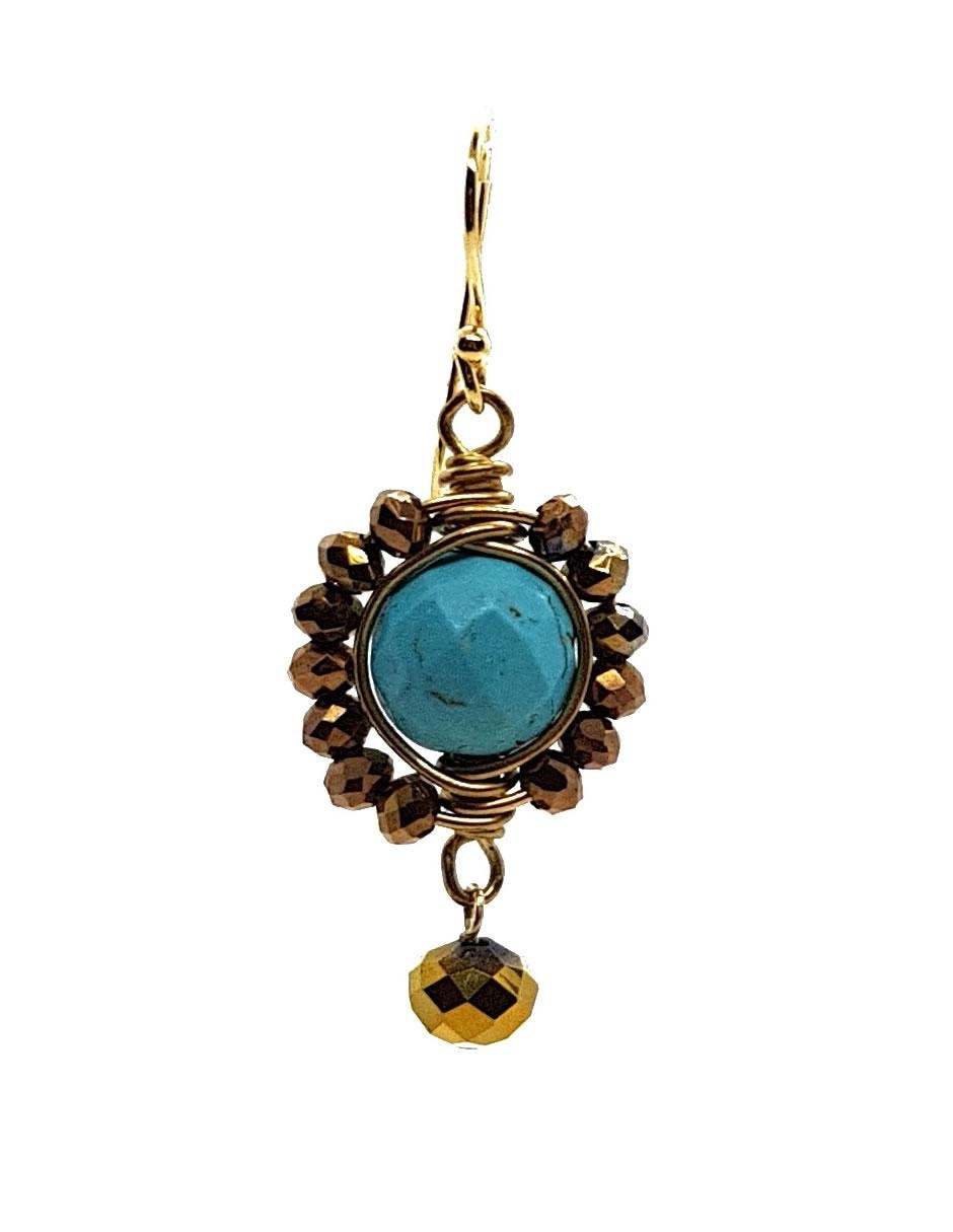 Aretes de esfera de oro laminado con acabado brillante howlita 2