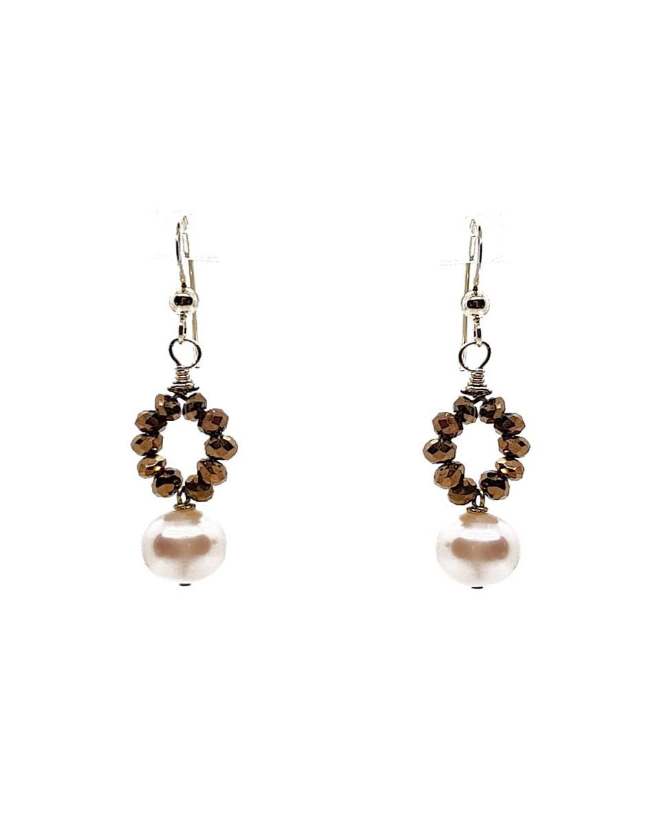 Aretes circulares de oro laminado con acabado brillante perla Aretes circulares de oro laminado con acabado brillante perla
