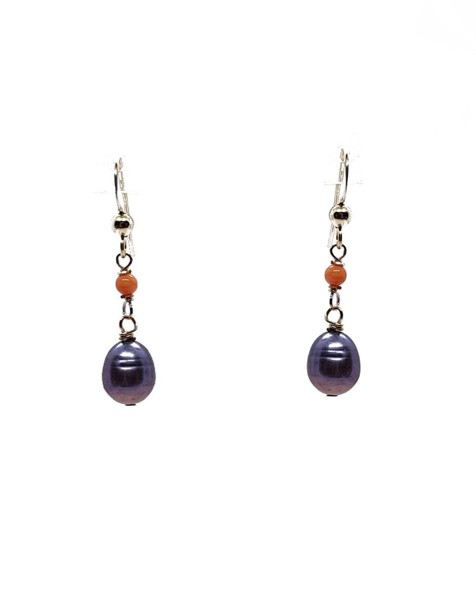 Aretes de gota de oro laminado con acabado brillante perla