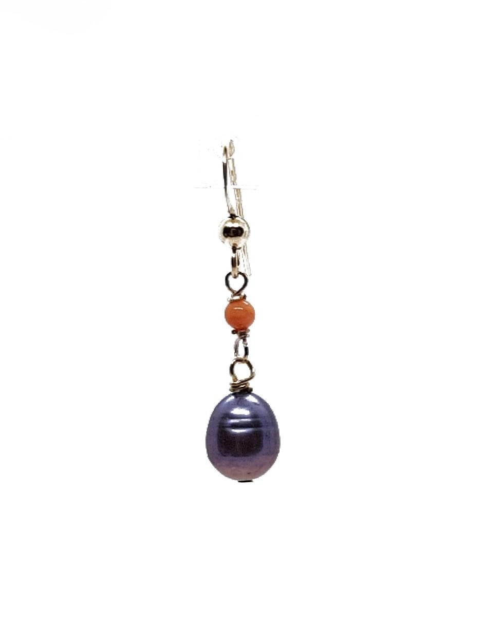Aretes de gota de oro laminado con acabado brillante perla