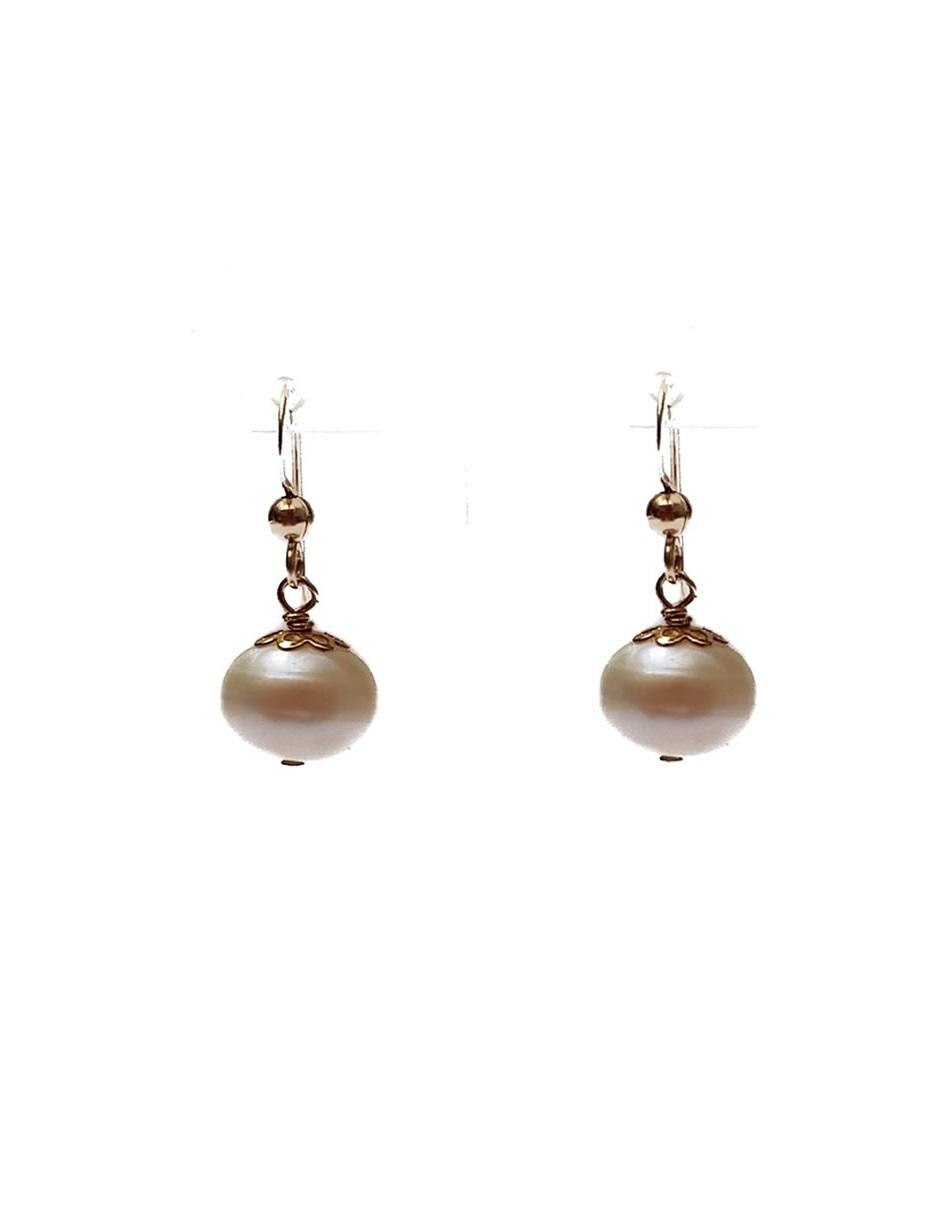 Aretes de oro laminado con acabado brillante perla Aretes de oro laminado con acabado brillante perla