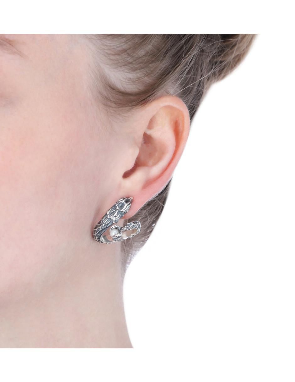 Aretes de aro de plata con acabado brillante rubí y perla