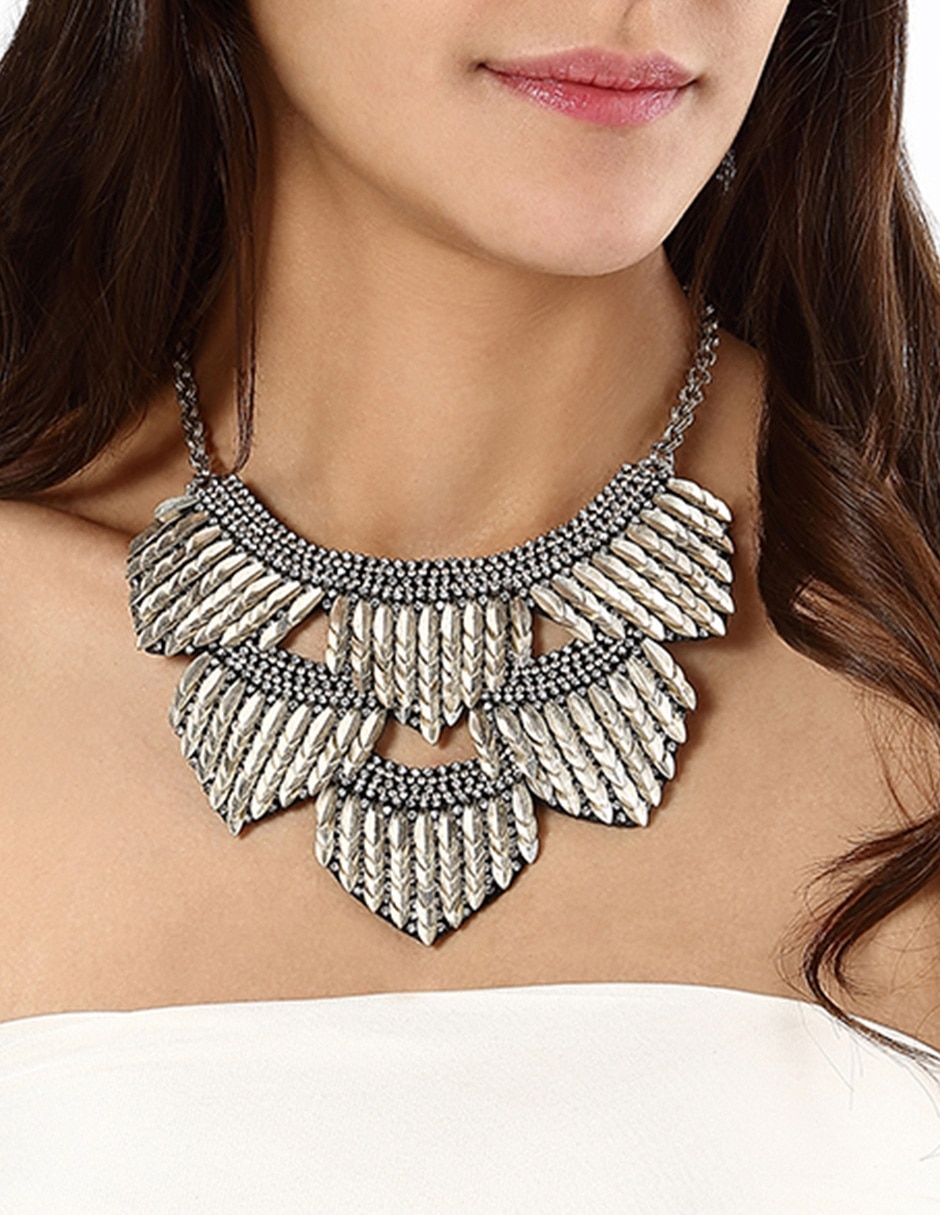 Collar Deepa Gurnani