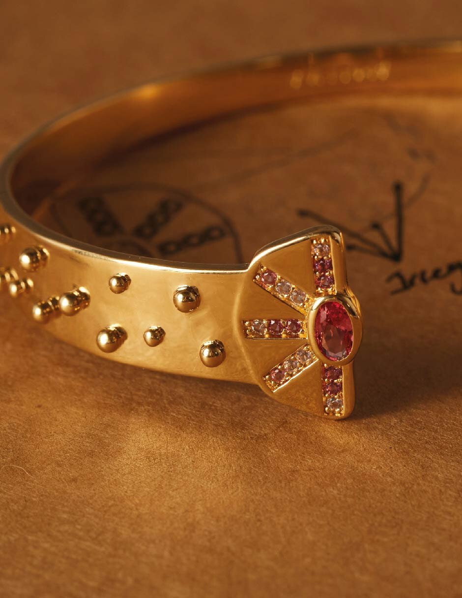 Brazalete con circonita Nefertiti acabado baño de oro 3
