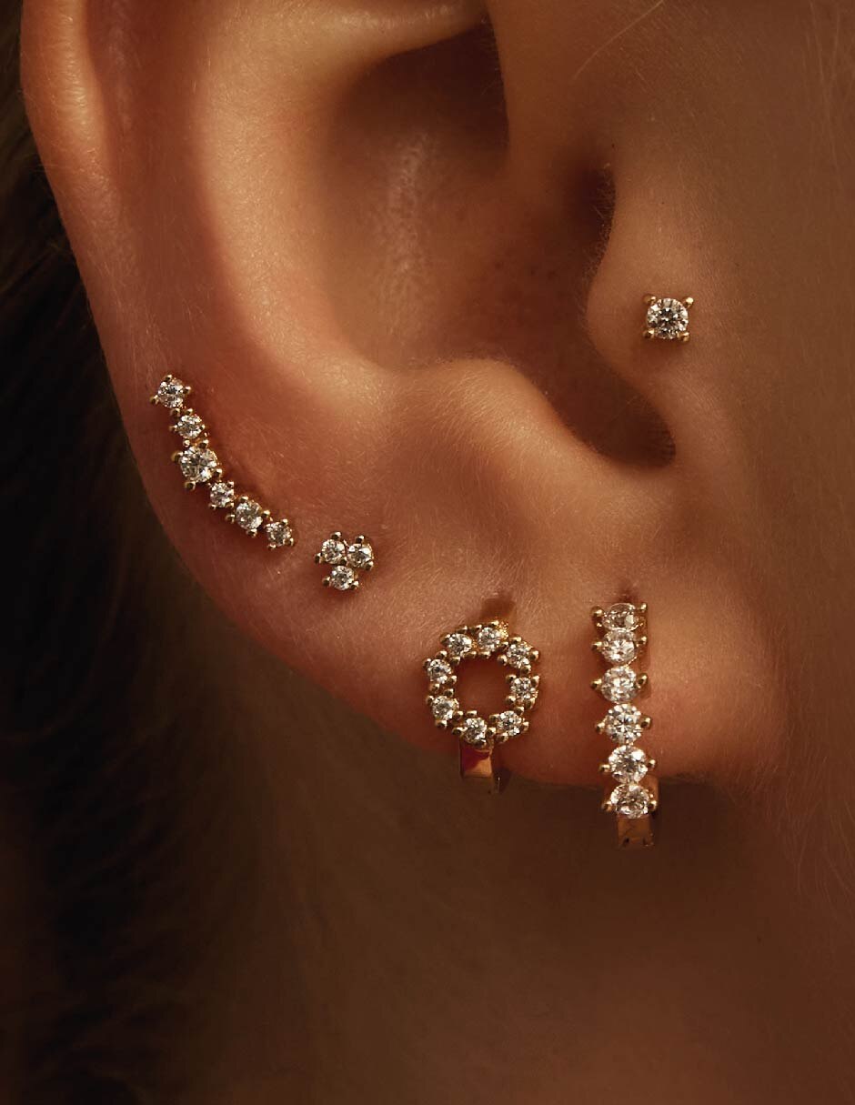 Aretes redondos Classic con acabado baño de oro 2