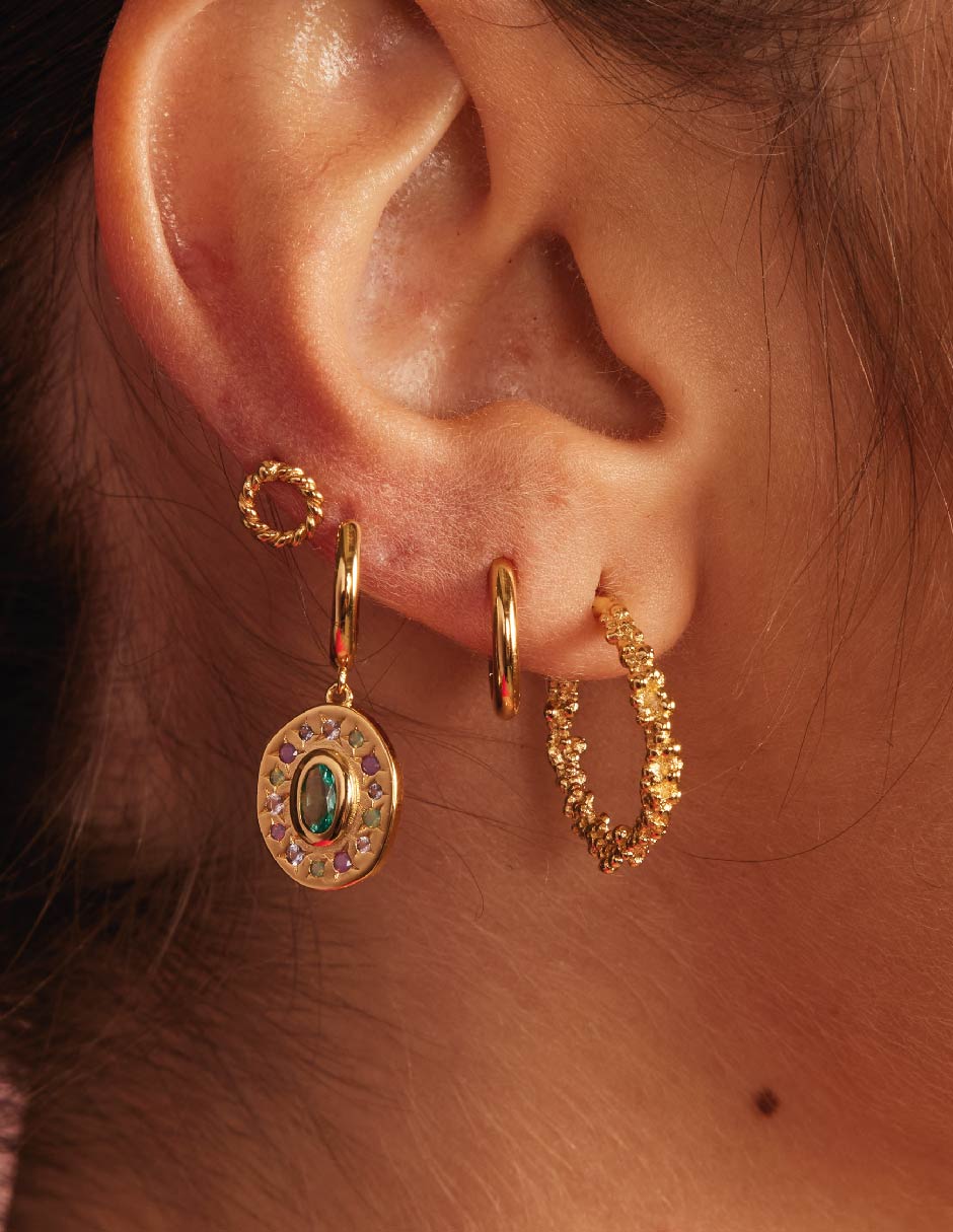 Aretes de dona con acabado baño de oro 3
