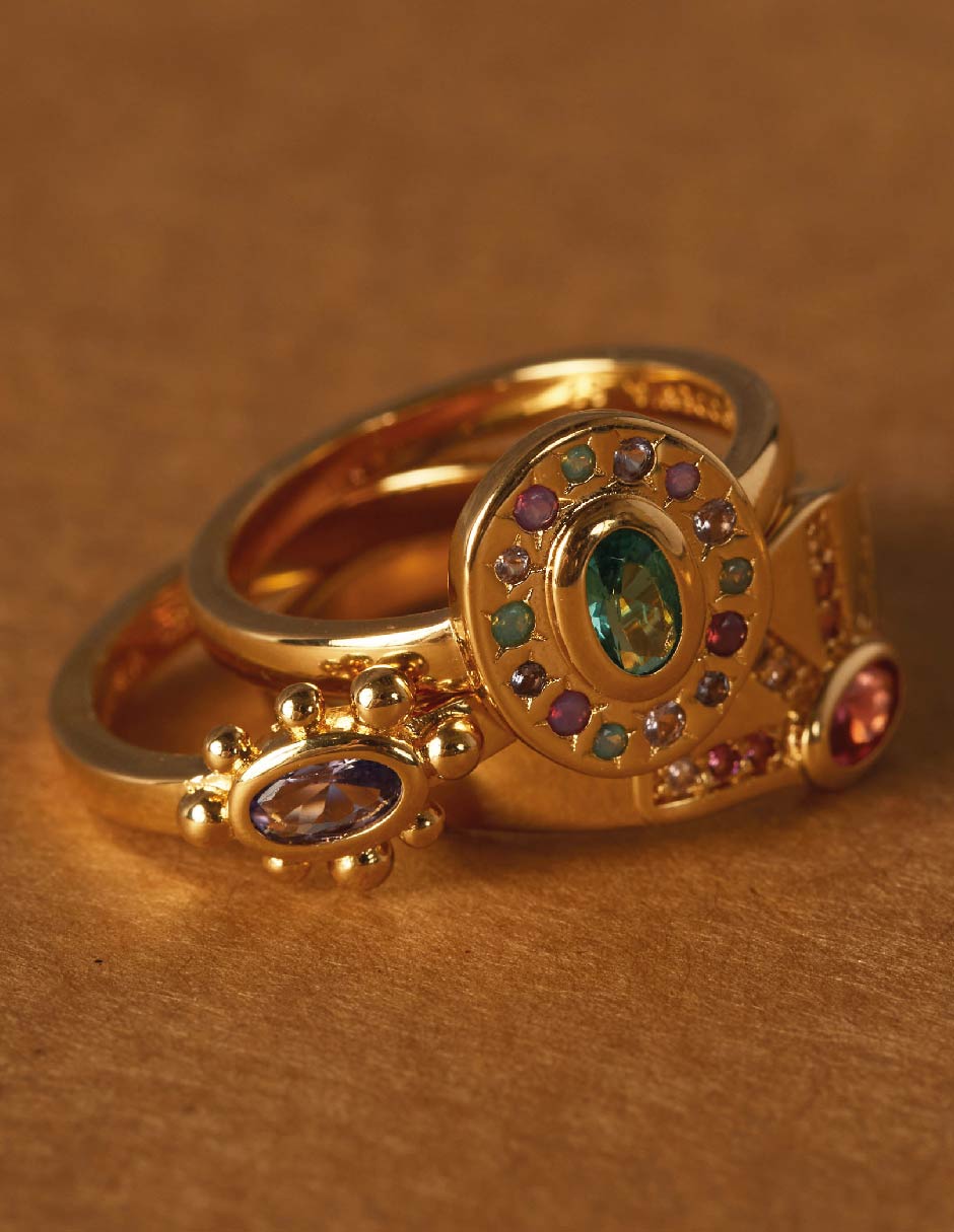 Anillo con gema ovalado Nefertiti circonita baño de oro 2