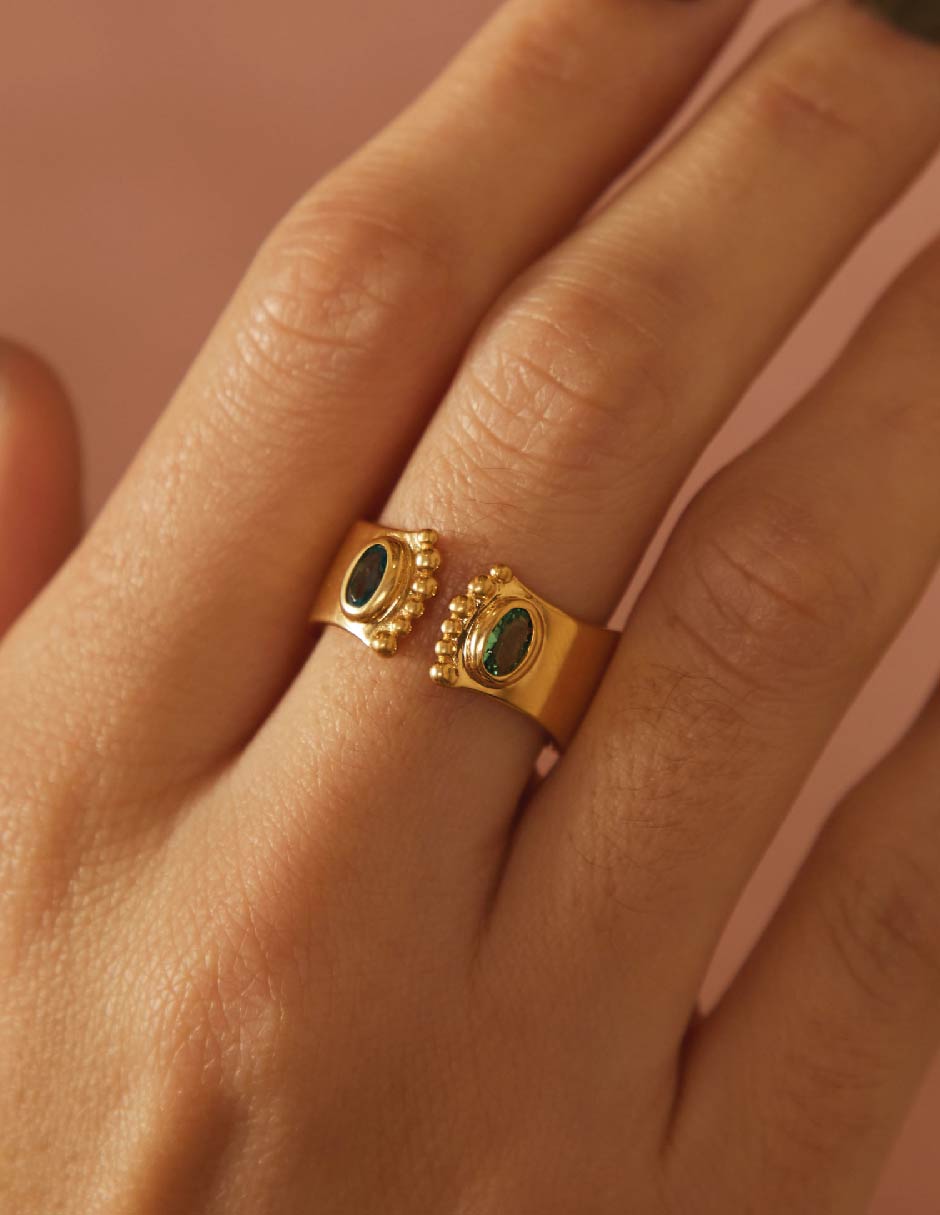 Anillo con gema redondo Nefertiti 18 k circonita baño de oro 2