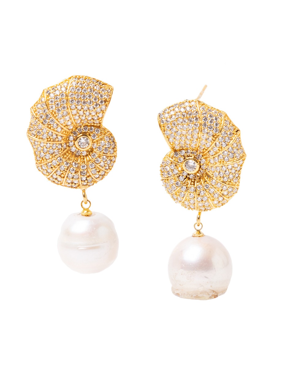 Aretes de caracol con acabado brillante perla Aretes de caracol con acabado brillante perla