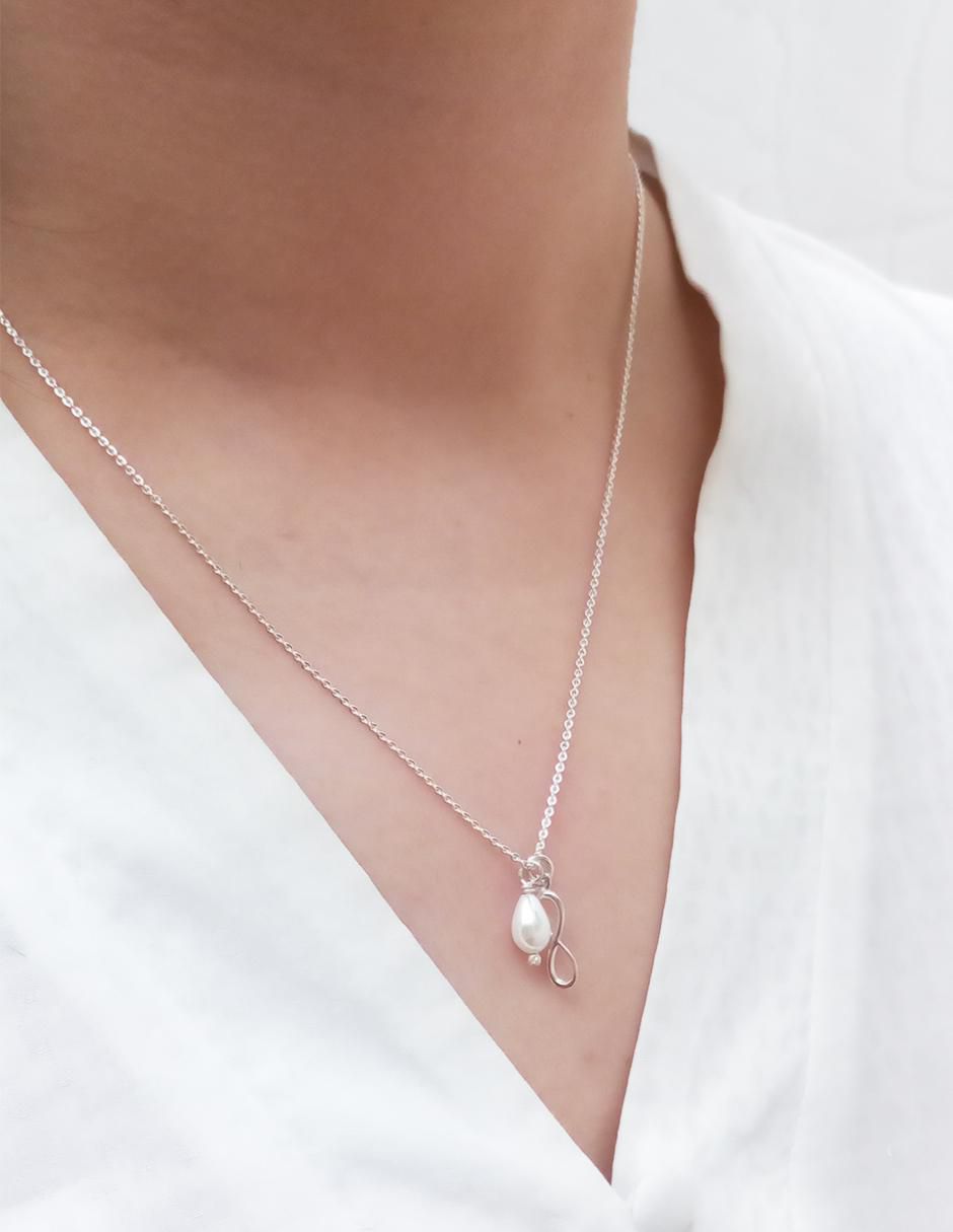 Collar de infinito de plata P 925
