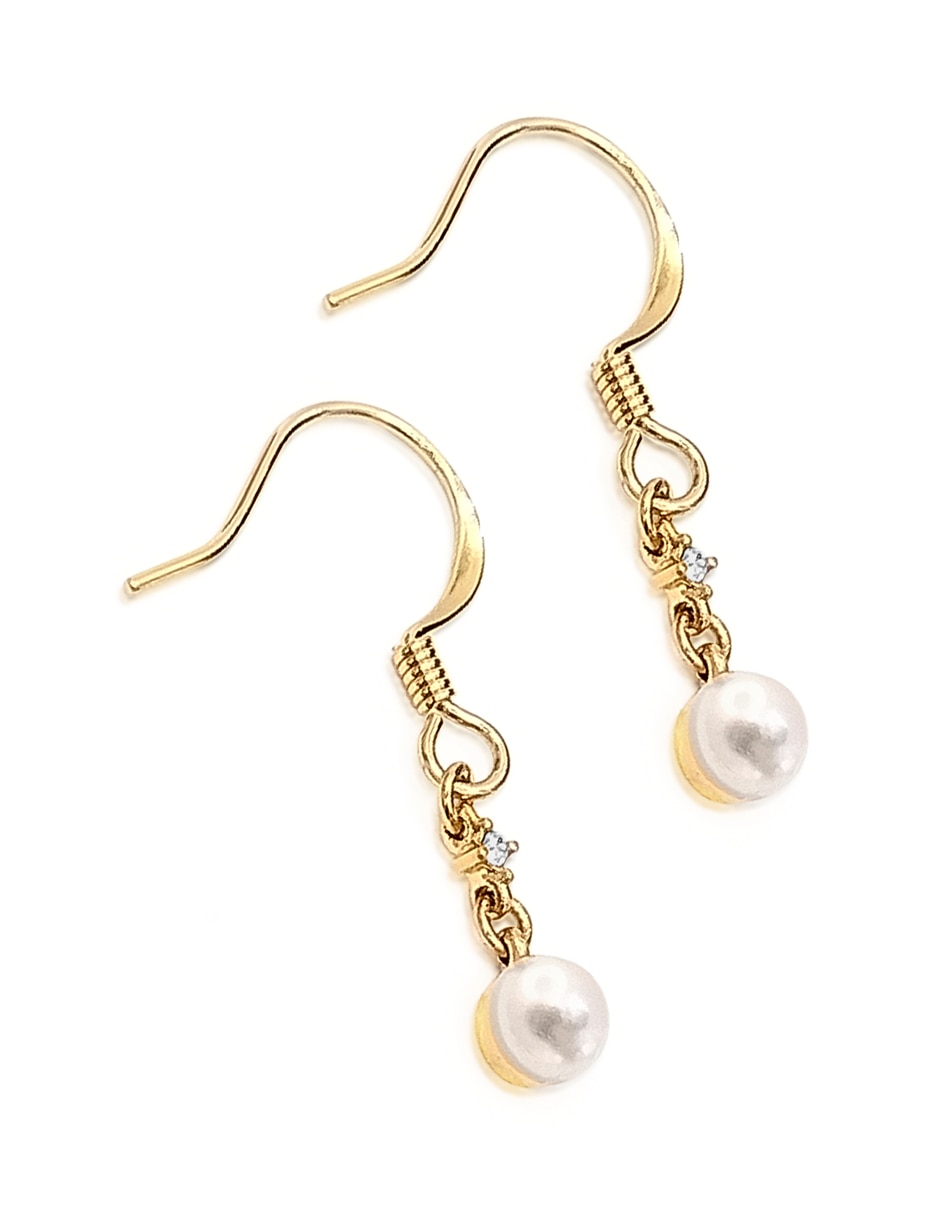 Aretes redondos estacional con acabado brillante perla