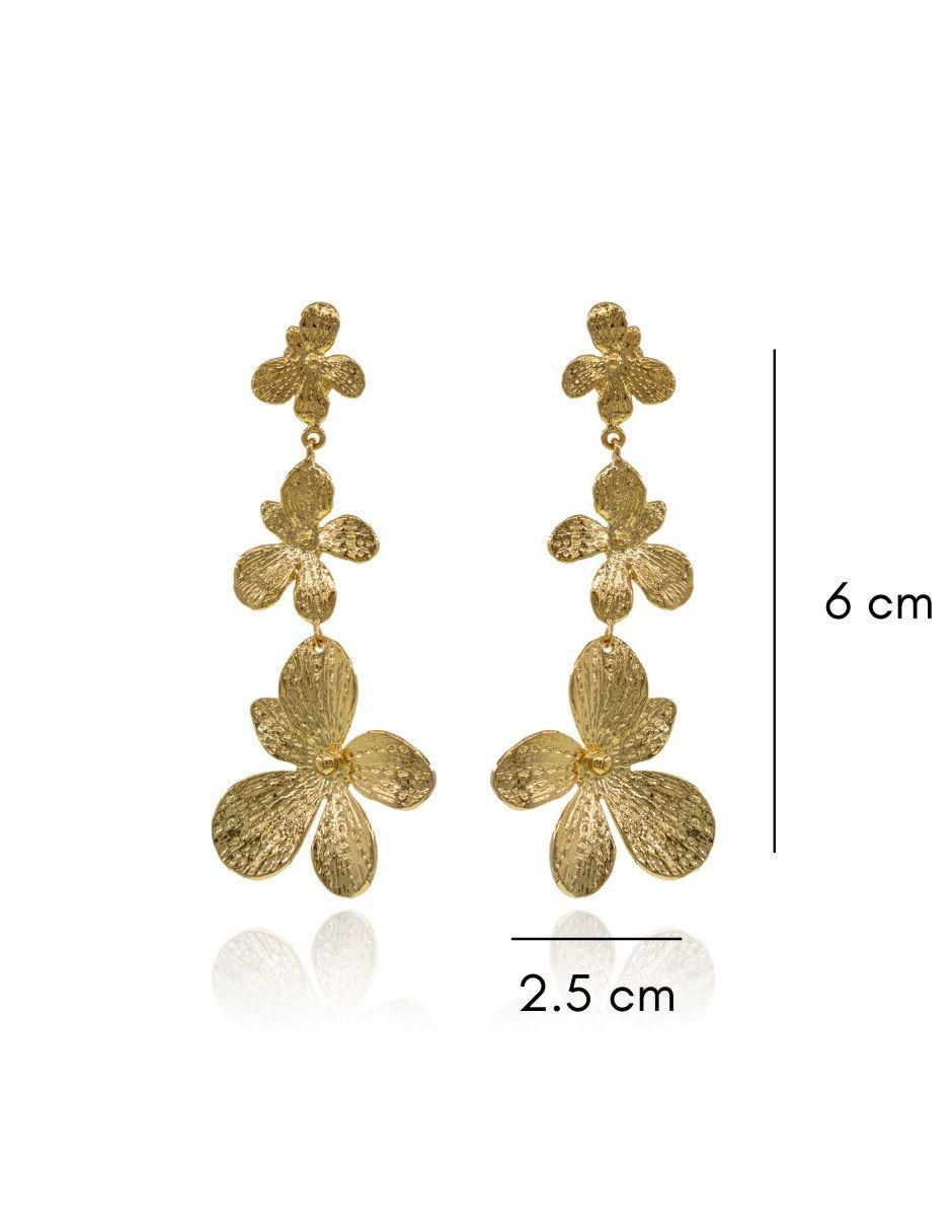 Aretes de flor con acabado brillante 5