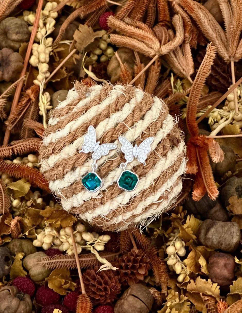 Aretes de mariposa con acabado brillante cristal 5