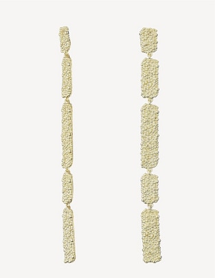 Aretes con acabado baño de oro Aretes con acabado baño de oro