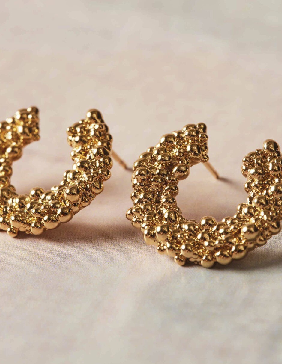 Aretes de aro Sand Dust con acabado baño de oro 18 K 3