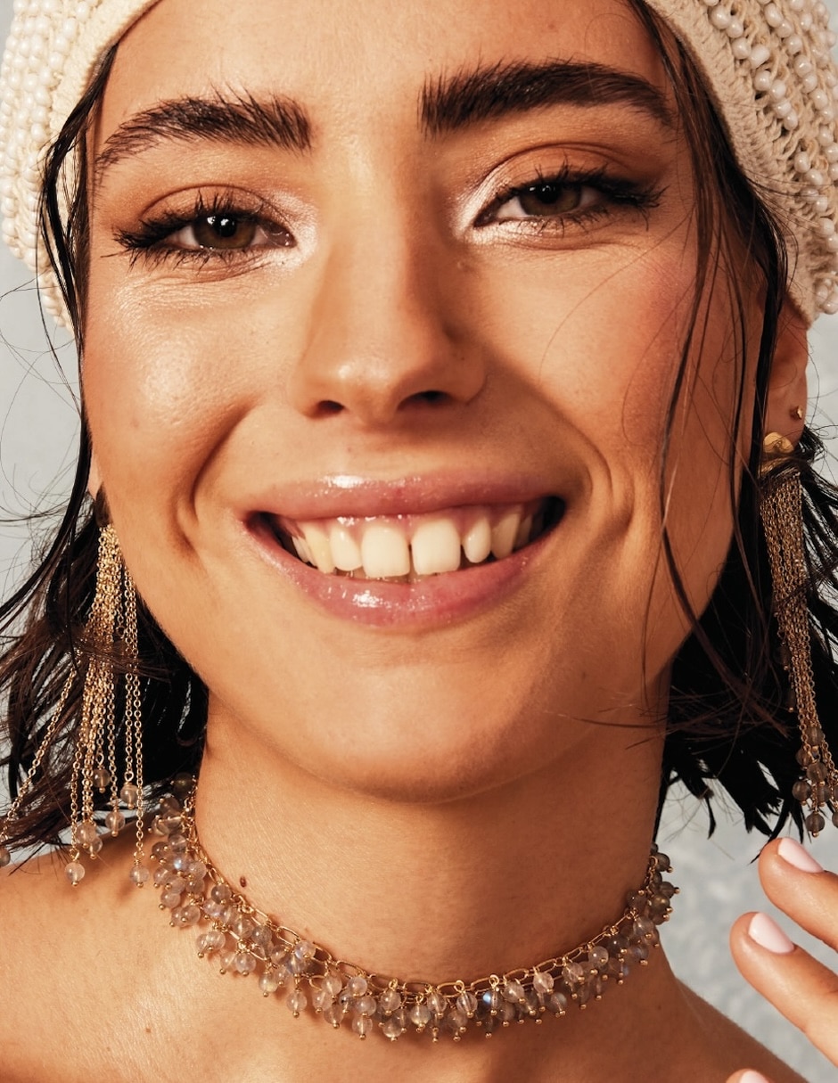 Aretes de medusa con acabado baño de oro 2