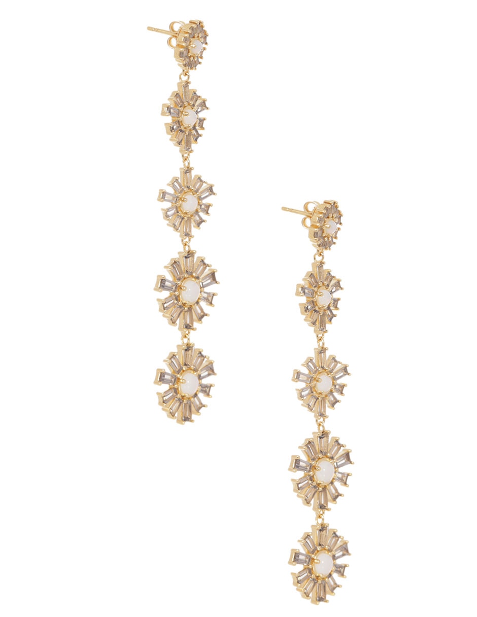 Aretes de flor con acabado baño de oro 2