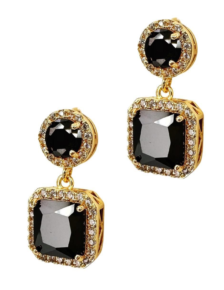 Aretes cuadrados con acabado baño de oro circonita 3
