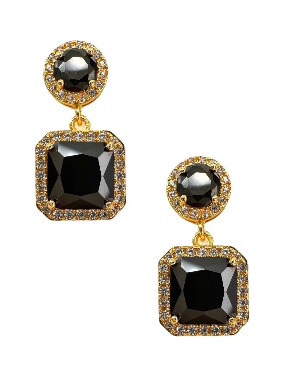 Aretes cuadrados con acabado baño de oro circonita 2