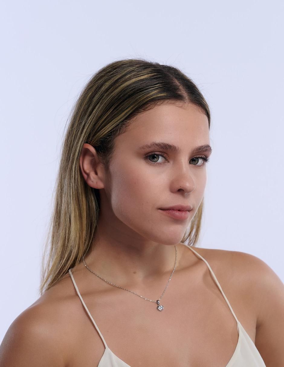 Collar con dije corazón 4