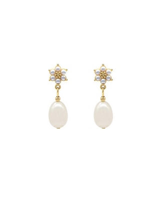 Aretes de gota con acabado brillante perla