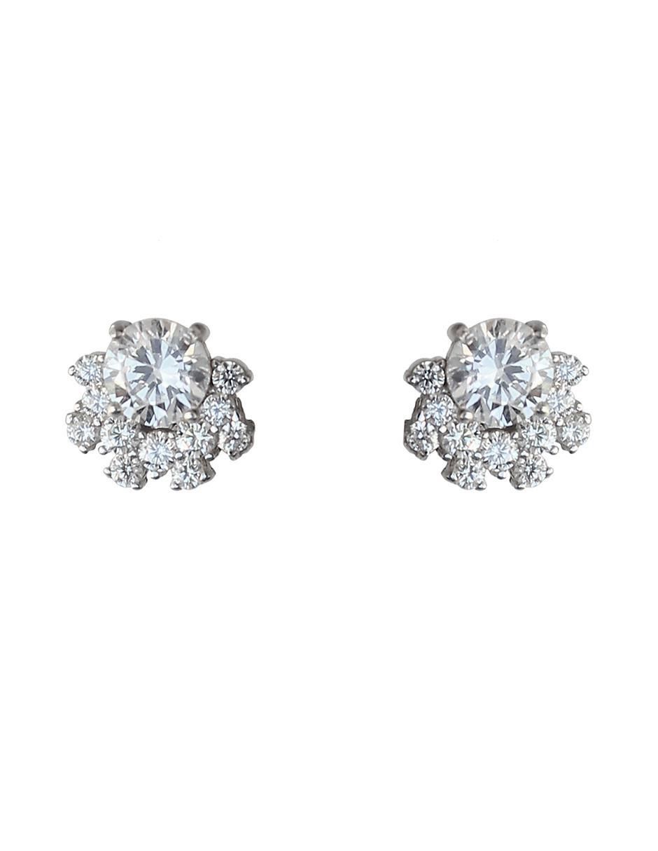 Aretes de flor de plata con acabado baño de rodio