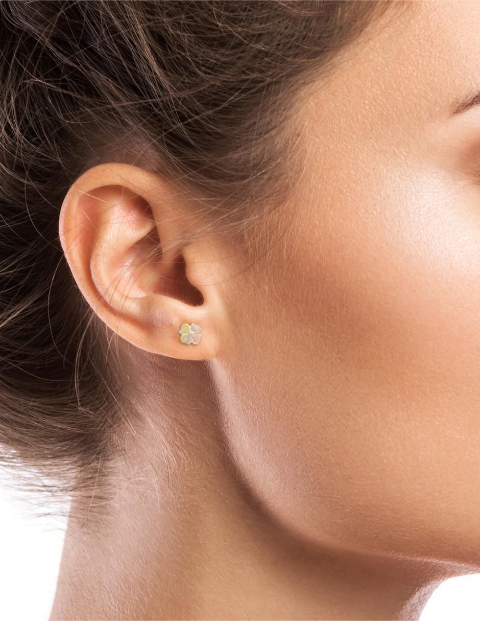 Broqueles de flor de oro con acabado brillante