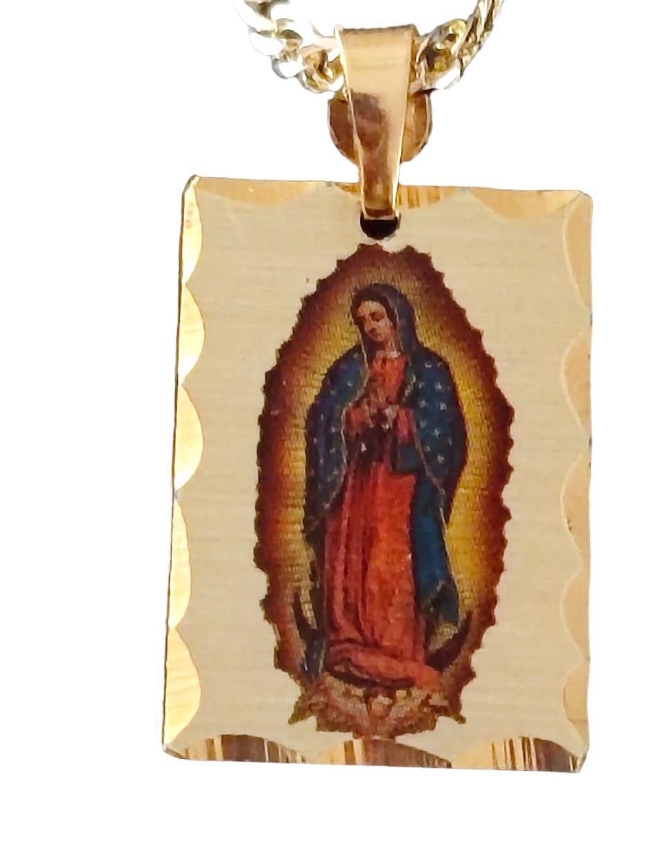 Collar con dije Virgen de Guadalupe cuadrado 18 K
