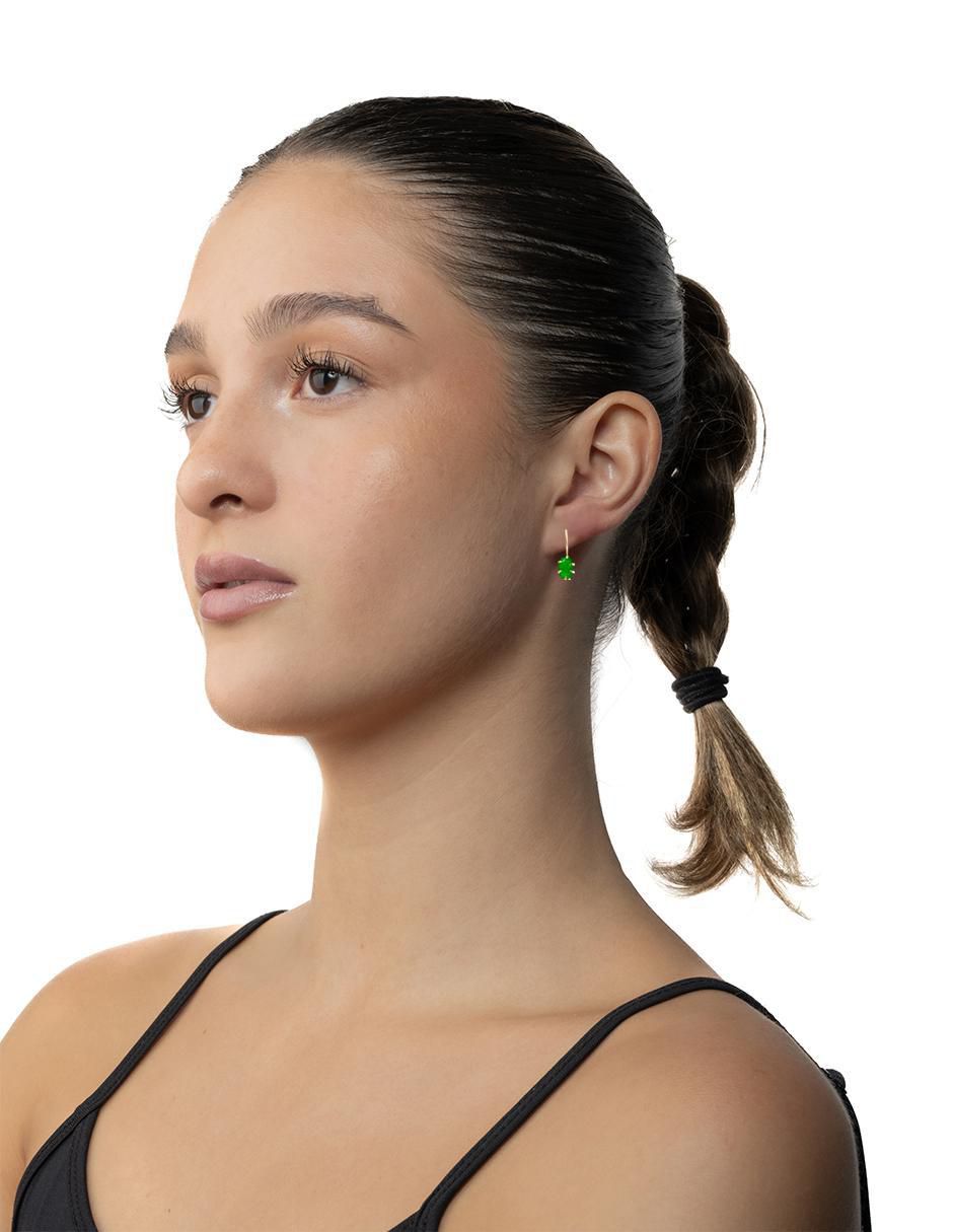 Aretes redondos de oro 14 K con acabado brillante esmeralda 4