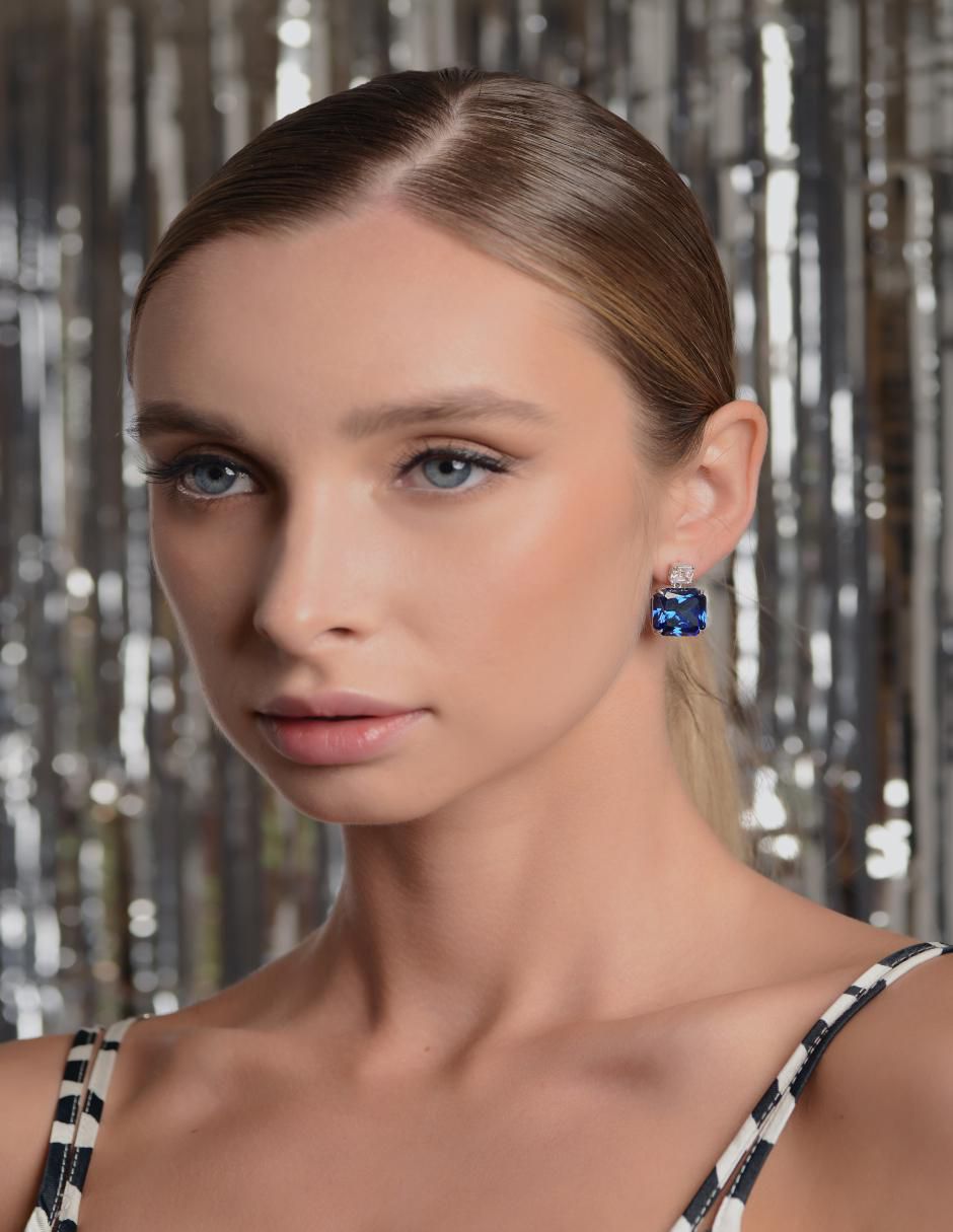 Aretes cuadrados de plata P 925 con acabado plateado zafiro