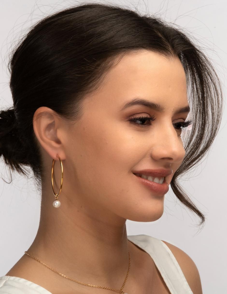 Aretes de aro redondos con acabado baño de oro perla 2