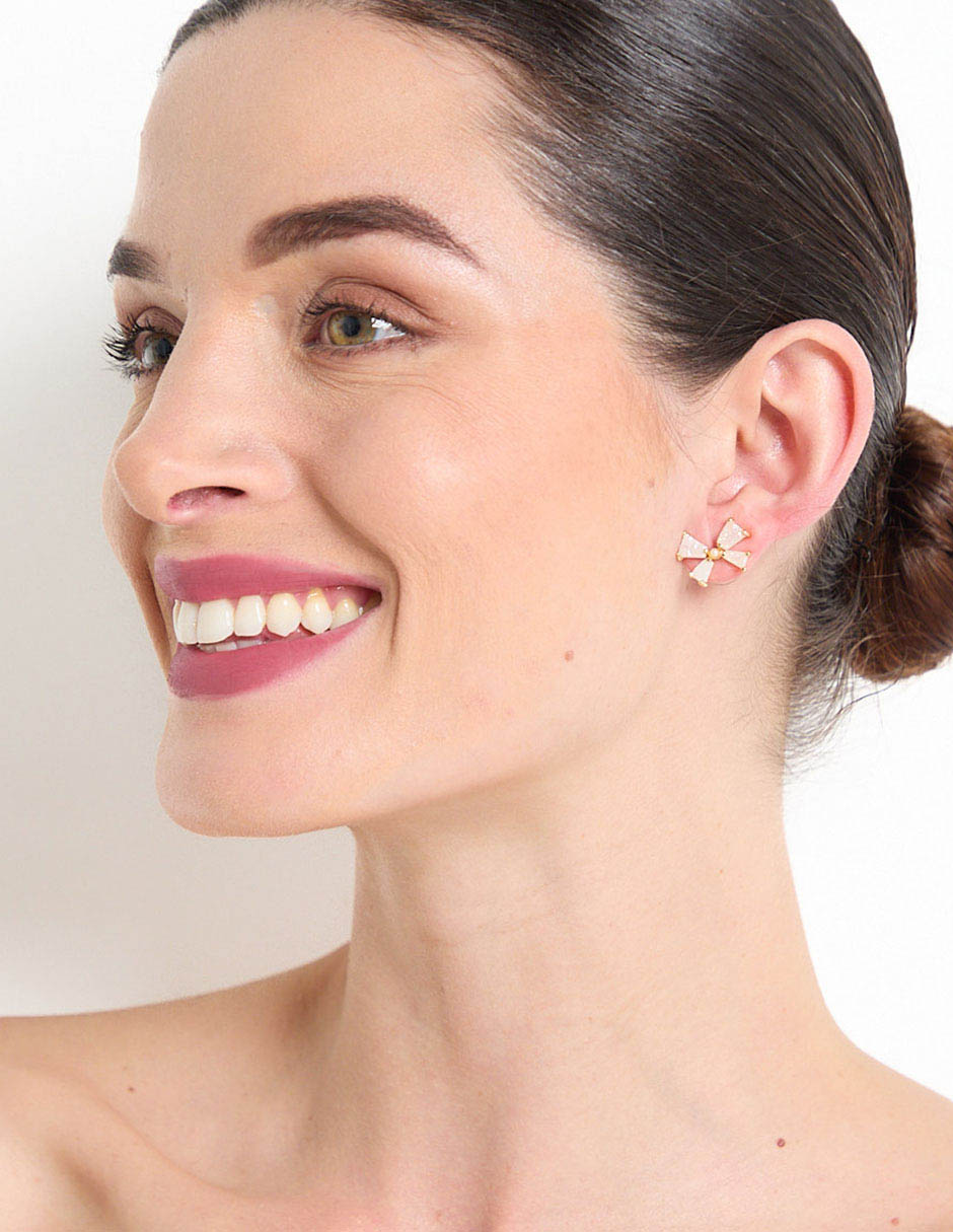 Aretes de moño con acabado brillante cristal Aretes de moño con acabado brillante cristal