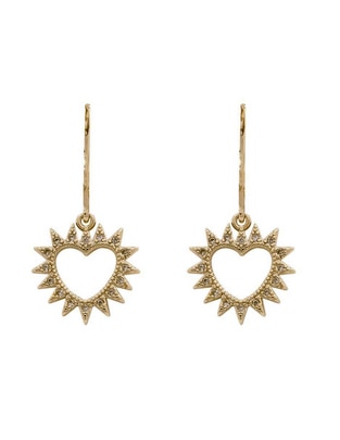 Aretes de corazón con acabado pavé