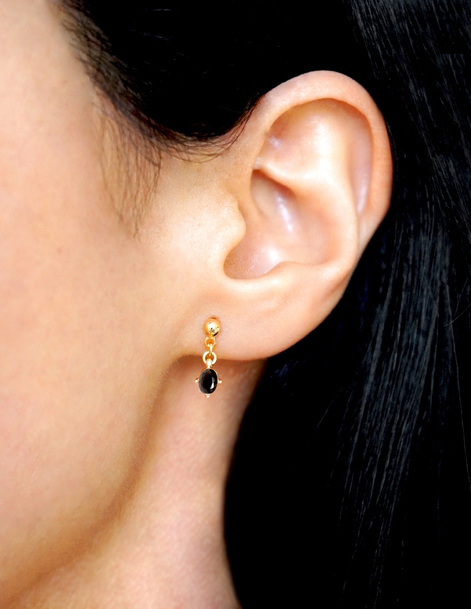 Aretes de óvalo con acabado brillante cristal