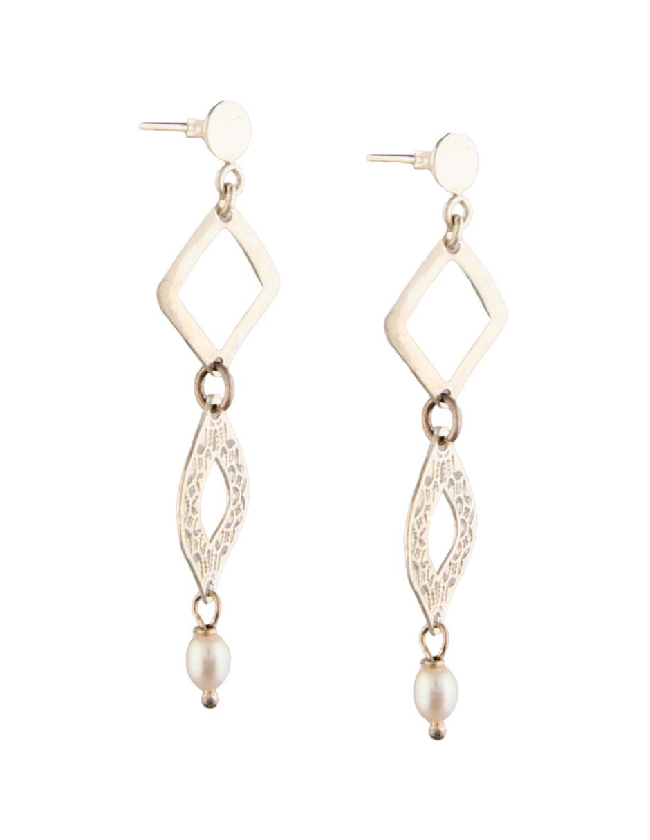 Aretes de rombo de plata con acabado brillante perla 2