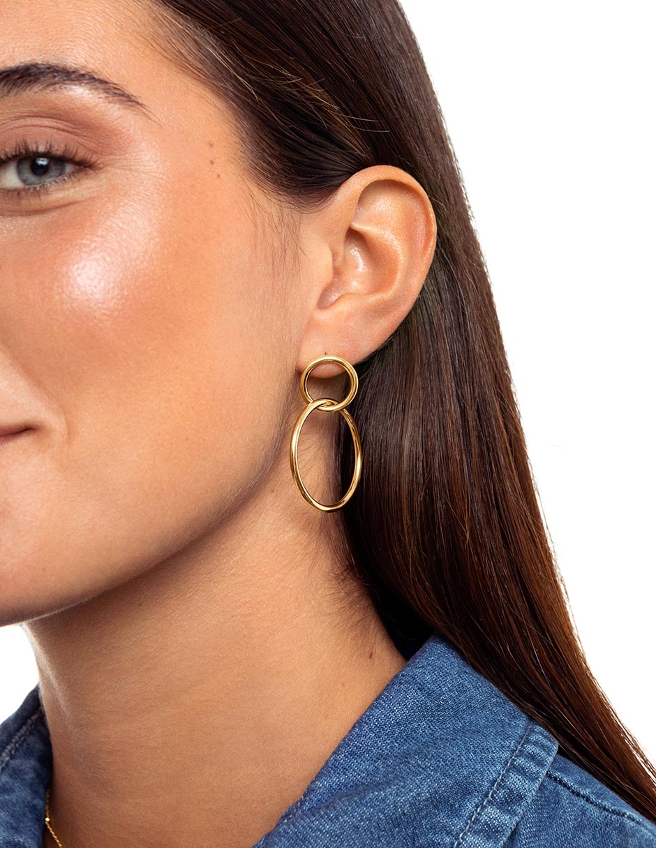Aretes redondos con acabado baño de oro 18 K 3