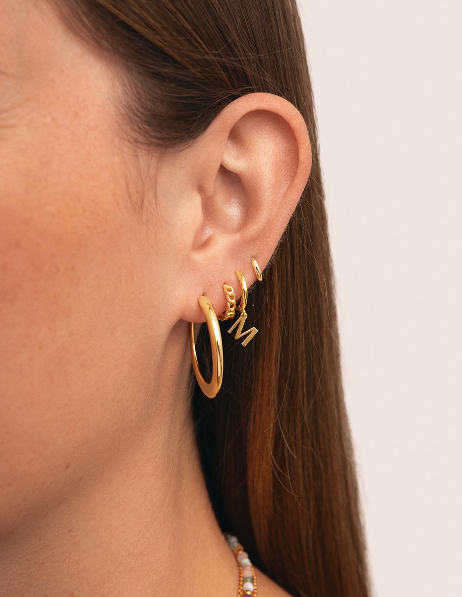 Aretes redondos con acabado baño de oro 18 K 4