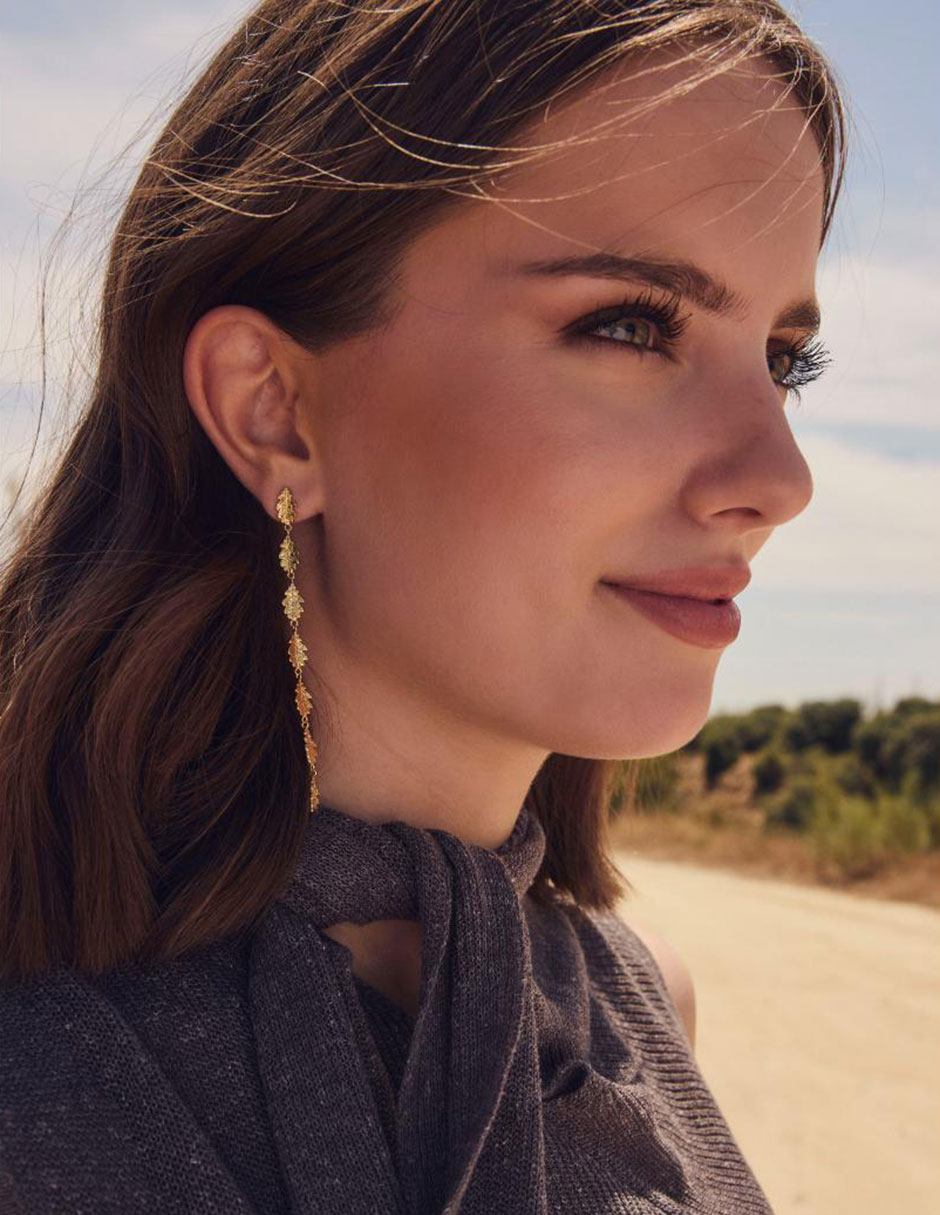 Aretes de hoja Into The Woods con acabado baño de oro 18 K 4