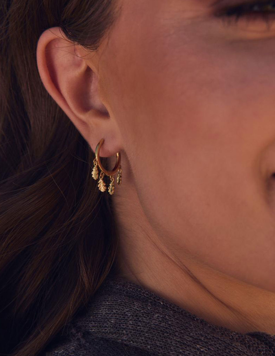 Aretes de hoja Into The Woods con acabado baño de oro 18 K 4